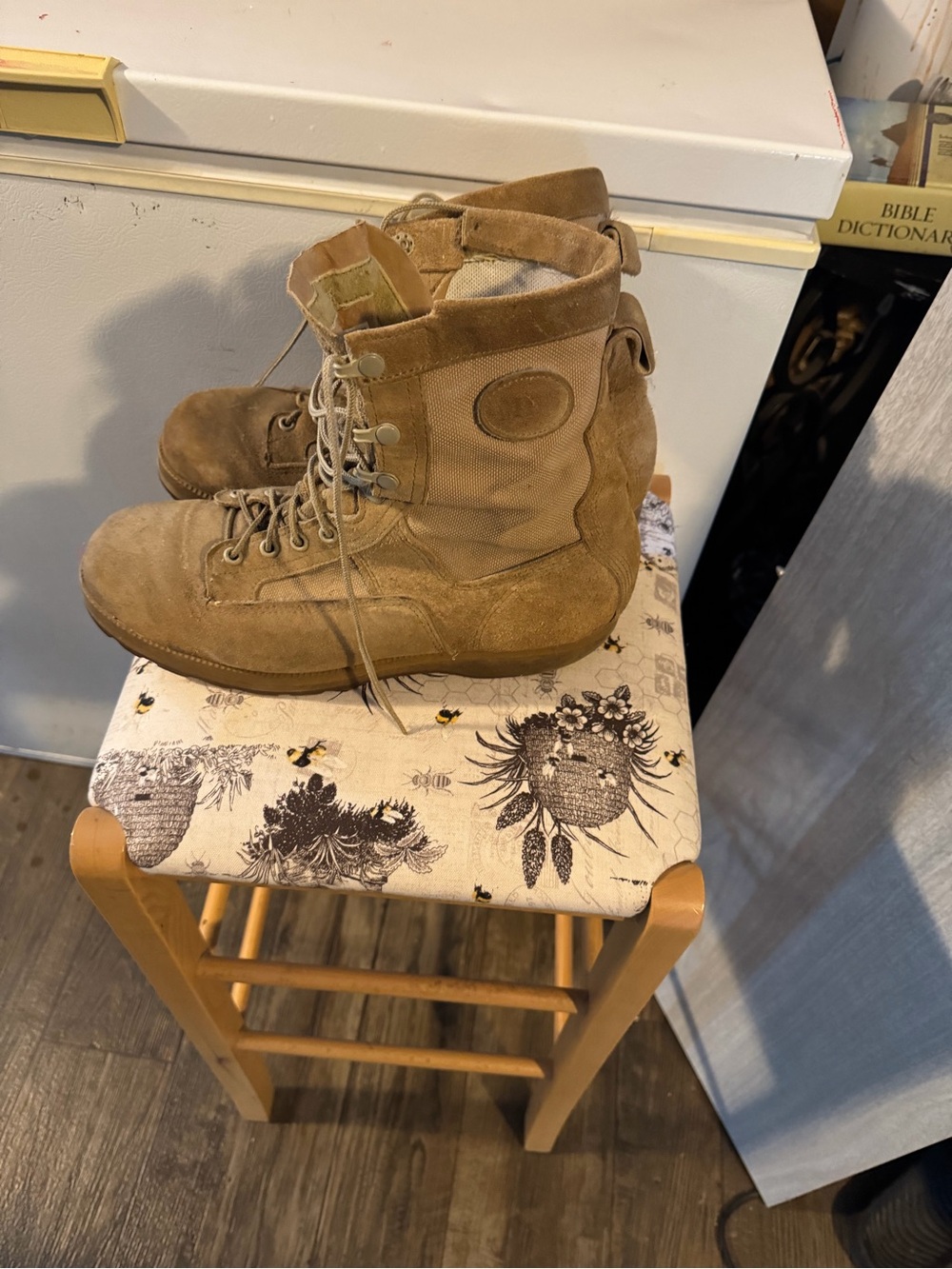 Men's Tactical Lace-Up Boots in Tan